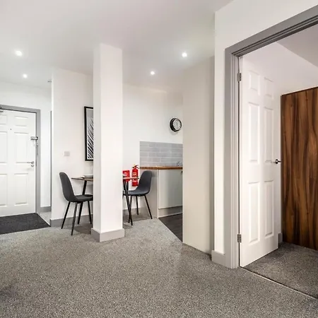Апартаменти Bright & Cosy In Leeds! Free Parking Лідс
