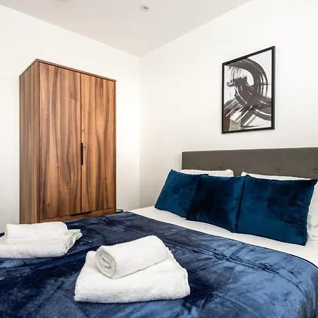 Bright & Cosy In Leeds! Free Parking *