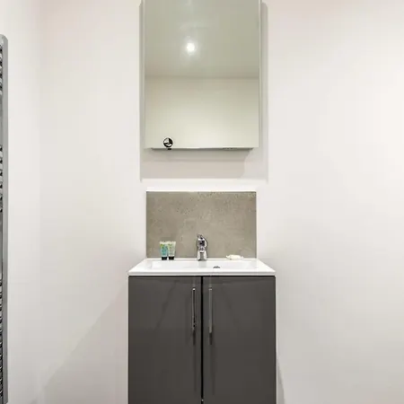 Bright & Cosy In Leeds! Free Parking *