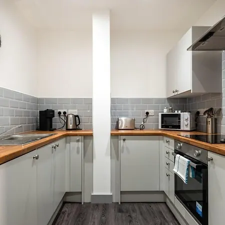 Апартаменти Bright & Cosy In Leeds! Free Parking