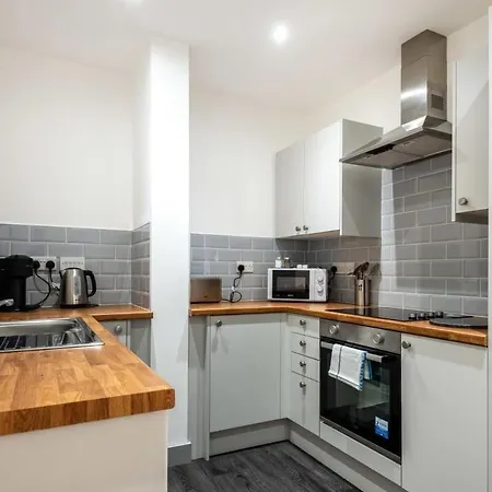 Bright & Cosy In Leeds! Free Parking ليدز
