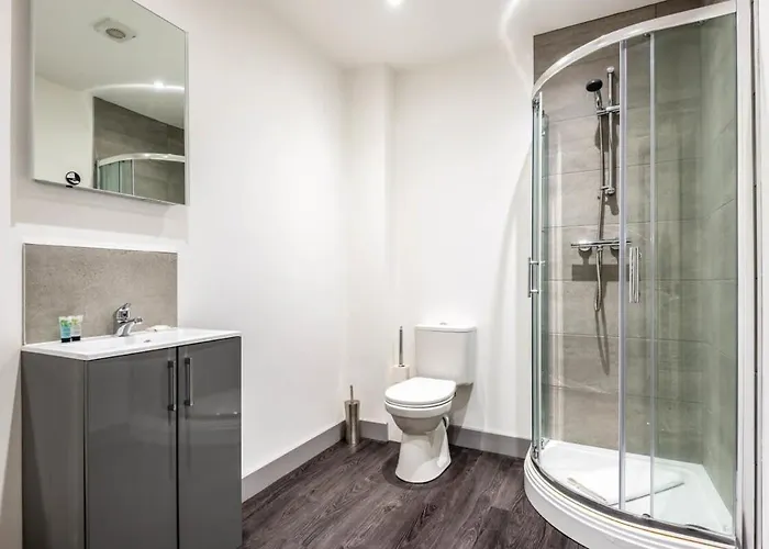 Bright & Cosy In Leeds! Free Parking Apartment *