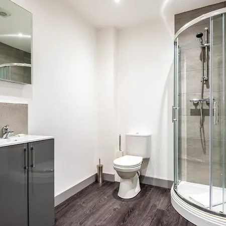 Bright & Cosy In Leeds! Free Parking Apartment *